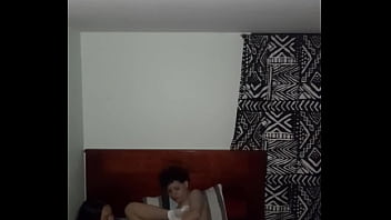 Mi novia me visita me comienza a seducir para follarla bien duro