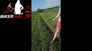 Trailer Outdoor Fick im Feld