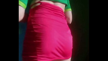 Trans de saia mostrando a calcinha