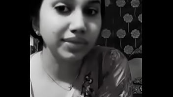 Dhaka Girl Showing cleavege