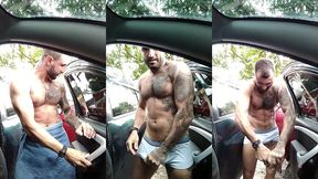 colocando a sunga no estacionamento para ir surfar ? depois tem o video tirando a sunga no estacionamento ?? allanguerragomes...