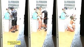 dando pro entregador de agua: me exibi pro entregador novinho e pirocudo que meteu gostoso no pelo e me deu leitinho na boca!