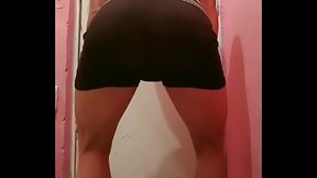 Sexy pasivo se desnuda y muestra el culo