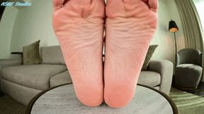 New Model, FOOT VIRGIN, Domi's friend with BIG FEET! Sole views! - MOV