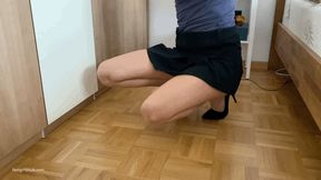 KNEELING IN HIGH HEELS AND MINISKIRT - MOV HD