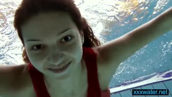 Anna's Red Hot Underwater Seduction