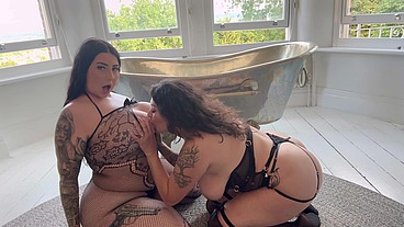 BIG BOOTY LESBIAN LOVERS DUNKEN HINA AND MADDSION BLACK