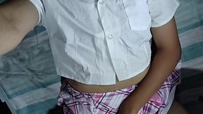 yuliethgomez juega con sus tangas