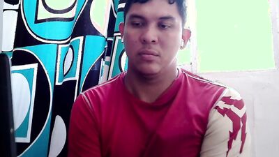 Lindo jovencito se divierte solo - salinass03