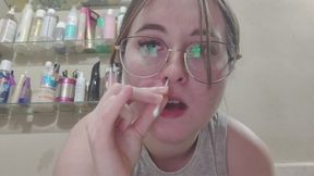 Cleaning my nose with a cotton swab makes me sneeze.