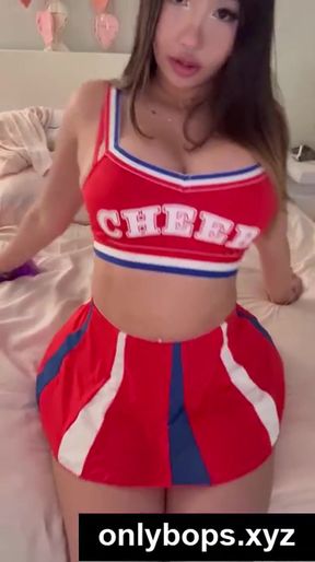 Celeb amateur shows off her OnlyFans content on TikTok