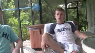 Domowi amatorzy geje biorą gołe cipki głęboko w środku