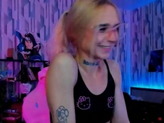CLOSE UP OF TEENS PARADISE