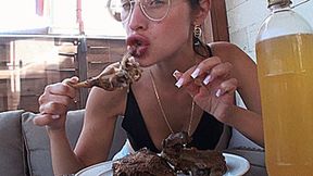 Mega Overeating chicken (1920x1080 HD) MP4