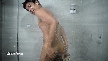DELICIOUS MASTURBATION IN THE BATHROOM