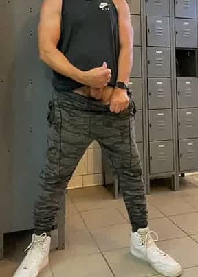 JockDad87 shoots his load in the Locker Room