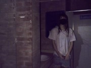 伪娘 热裤过膝袜 深夜公厕裸体露出自慰 把射满精液的内衣穿在身上