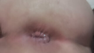 Tanzen – POV-Hardcore-Film von deutschen Amateur-Schwulen, die sich mit einem Vibrator in den Arsch ficken