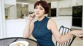 Jessica Ryan's Stepmom Fantasy Unleashes Her Secret Porn Obsession