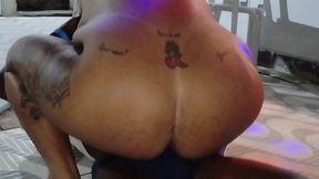 puta engole pau gigante e ainda passa a lingua no saco na festa de swing da base dos sapecas