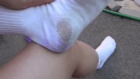 destruction of white socks So