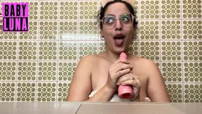 I Dance &mdash;  I Put Cream on My Tits and I Play with You on Stream