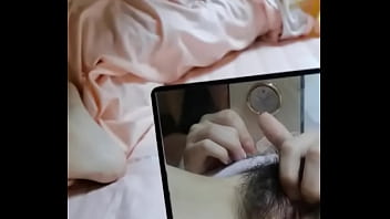 趁舍友不在时玩弄小穴