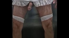 Camisola e Lingerie Fio Dental Branca, F&ecirc_mea Submissa Rebolando.