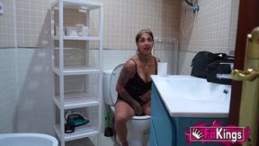 an exhibitionist woman agrees to visit and participate in sex tourism in madrid, where she can have sex on the street and in cars. valeria del rio joins fakings