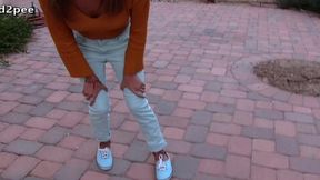 jade janzten pissing her tight jeans omorashi