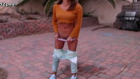 jade janzten pissing her tight jeans omorashi