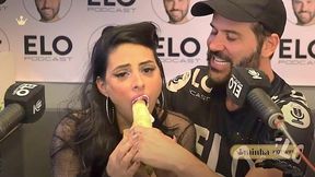 rainha hotwife ao vivo no podcast: casada nem ligou pro marido e pagou aquele boquete guloso e bem molhado no apresentador!