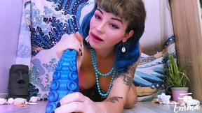 tgirl emma vai takes a huge dildo deep