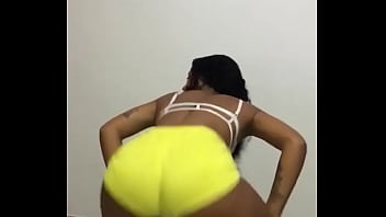 Morena Maryana Rebolando de Shortinho Amarelo