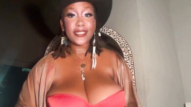 You Cum - I Chat: What Big Titty Bitches Want