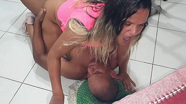 Personal trainer teve que foder a patroa gordinha para não perder o emprego . Alex Lima - Paty Bumbum