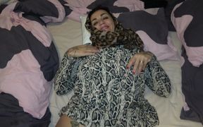 Muslim Stepmom in Hijab Sucks Stepson's Dick & Gets Fucked