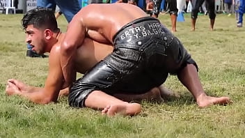 Luta turca com ol&eacute_o - 10