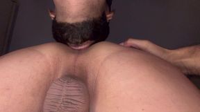 gozei com ele chupando meu cusinho e em seguida ele gozou no meu rabo.