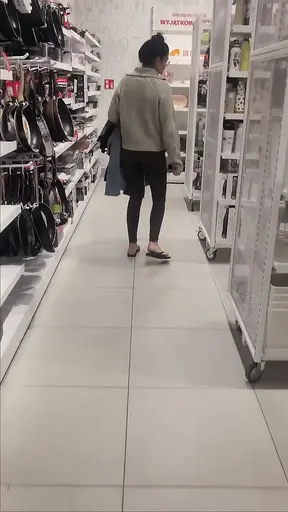 Supermarket cutie gives amateur blowjob in store locker room