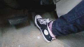 Evalynn work commute in Converse 1