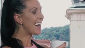 ”EroCom: Skinny brunette mommy get ass pumping”