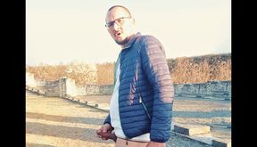 Outdoor jerking and pissing (uncut hairy cock)