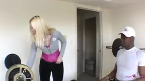 Naughty GF distracts BBC boyfriend while lifting weights