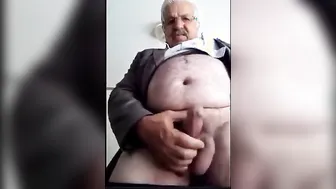 Arab daddy jerks off his thick cock on webcam