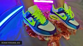 Crash Food Nike&#039;s Fetish - licking sneakers