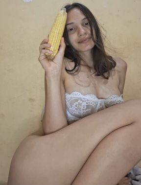 Teaching my stepsister how to squirt while masturbating with her corn, her pussy is creamy and hairy!