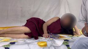 A girl from a rich family has sex with her tuition teacher.