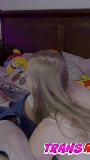 Trans time traveler Nikola Ophan gets laid in the 90s
