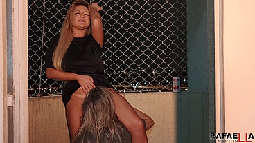 Marido não dá no coro e a amiga ajudou fazendo ela gozar de verdade - Fernandinha Fernandez - Rafaella Denardin